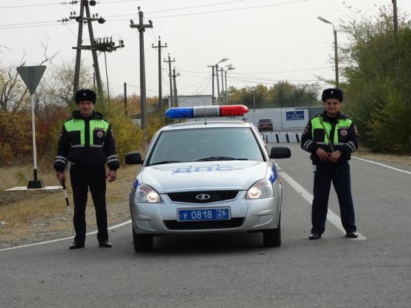Сотрудники полиции помогли водителю неисправной легковушки